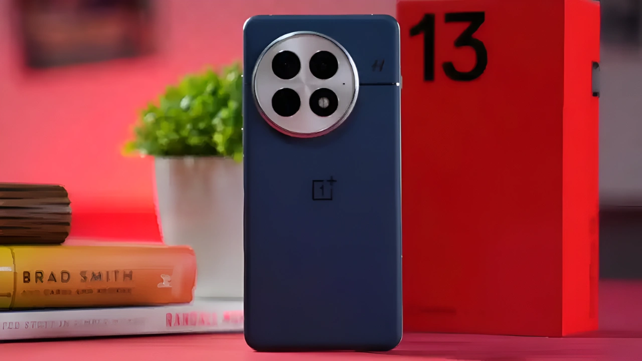 OnePlus 15 Tipped to Launch with 165Hz LTPO OLED Display and Triple 50MP Cameras