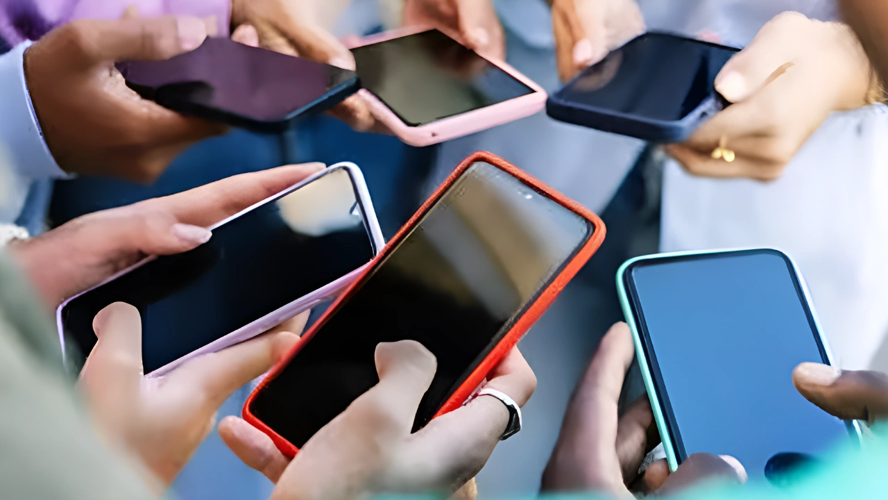 GST Cut on Smartphones Unlikely, 18% Tax May Stay, Say Industry Sources